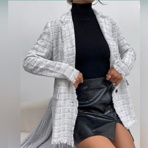 White tweed blazer. L - Picture 2 of 5